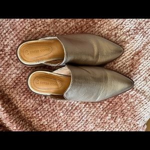 corso como Gold Metallic Pointed Flats